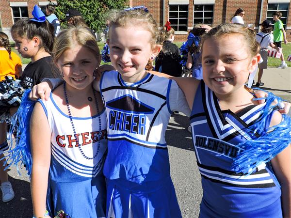 Students outside enjoying the Nolensville Homecoming Parade. 